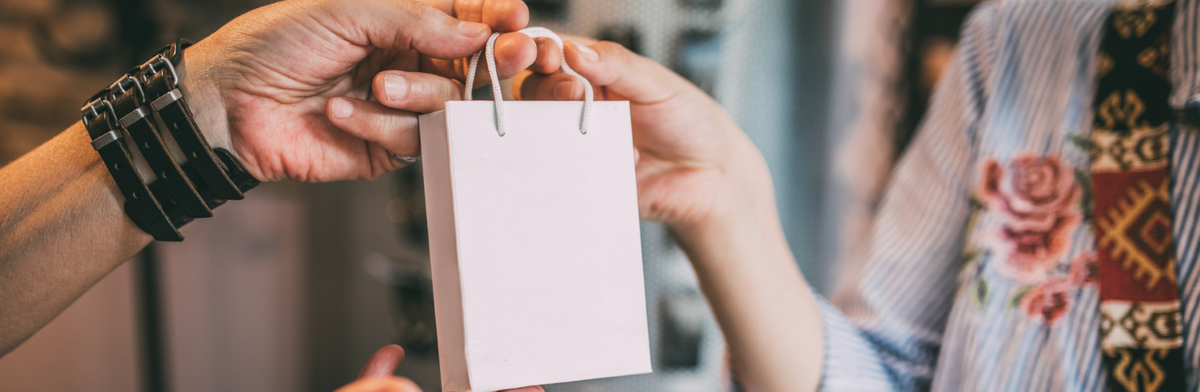 Joias para presente: como escolher a peça perfeita