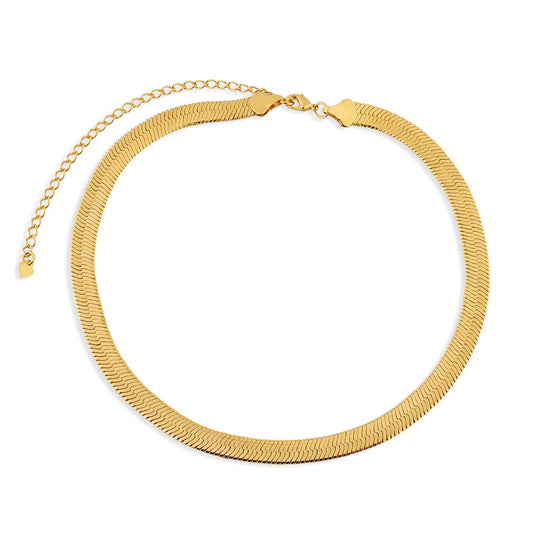 Detalhe do fecho e corrente ajustável da Gargantilha Laminada banho ouro 18k