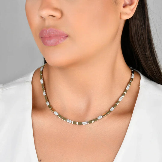 Colar Bicolor Micro Zircônias banho ouro 18k e ródio branco em destaque, brilho refinado