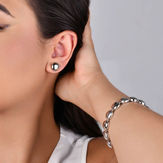 Conjunto Brinco e Pulseira Lisa Banho Ródio Branco em destaque