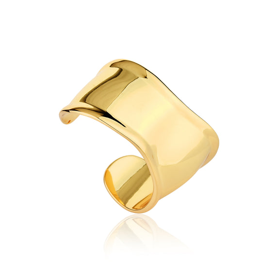 Bracelete liso dourado com design orgânico e acabamento espelhado, banho de ouro 18k