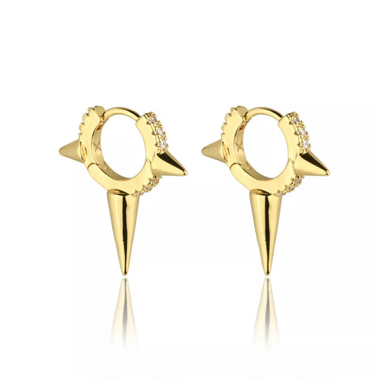 Brinco spike banho ouro 18k com design arrojado e moderno