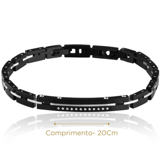 Homem usando pulseira tungstênio black no pulso