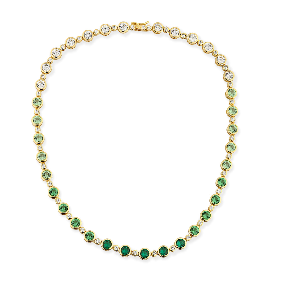 Mulher usando colar zircônias verdes dourado no pescoço