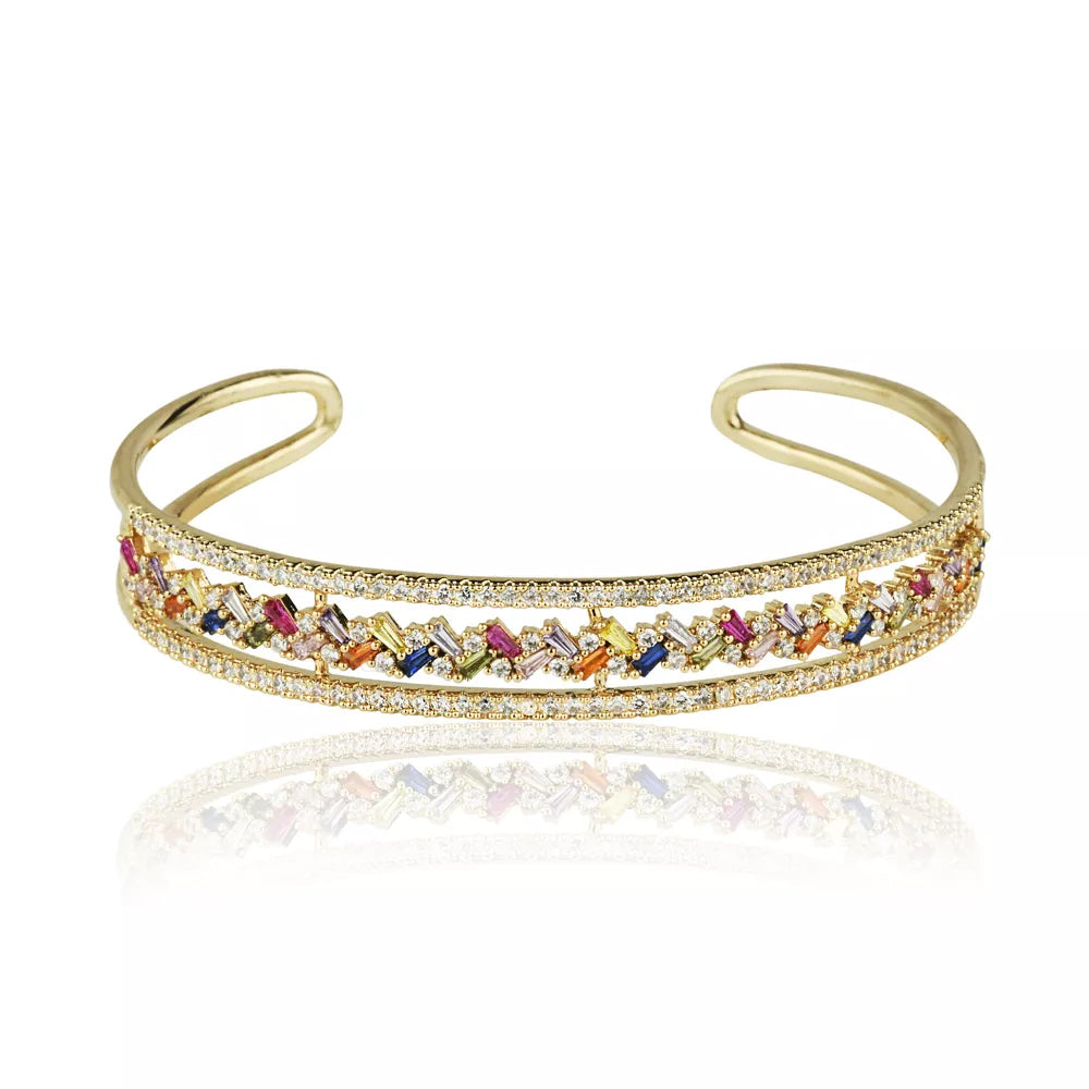 Bracelete mosaico dourado com design geométrico e texturas em relevo