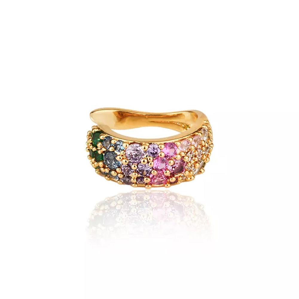 Detalhe do efeito degradê no ear cuff dourado de 1,5 cm