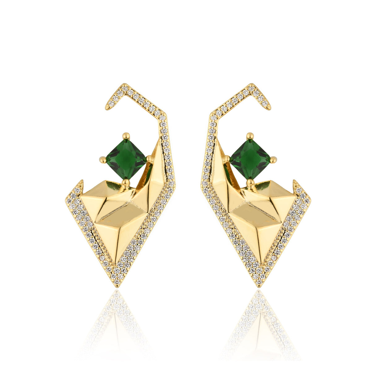 Brinco Abstrato Verde Banho Ouro 18k em destaque