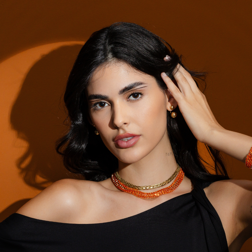 Choker trança com design entrelaçado em banho de ouro 18k ou ródio