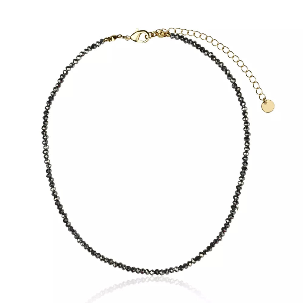 Colar com cristais em tom prata e banho de ouro 18k da Selet Joias
