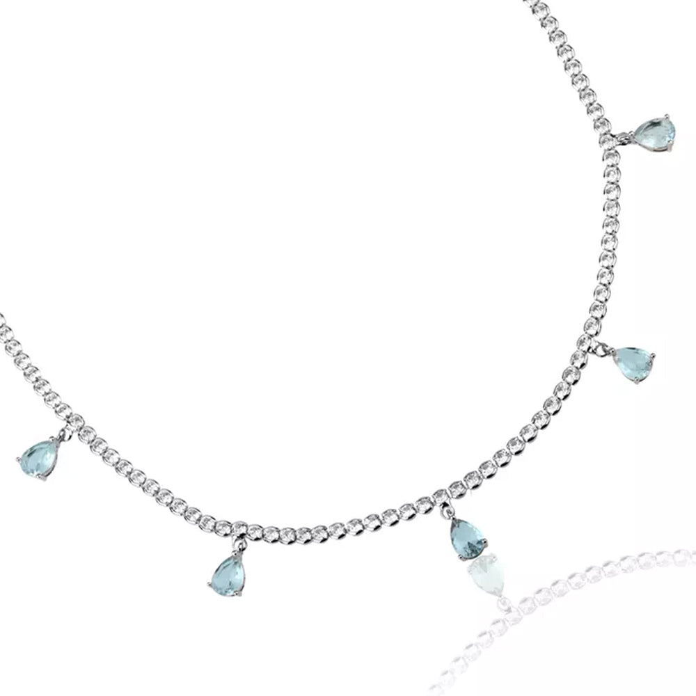 Detalhe das gotas com zircônias azul e cristal do colar