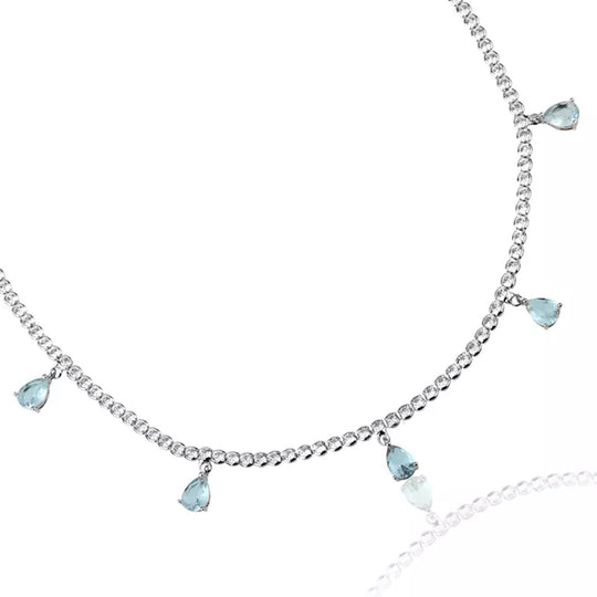 Detalhe das gotas com zircônias azul e cristal do colar