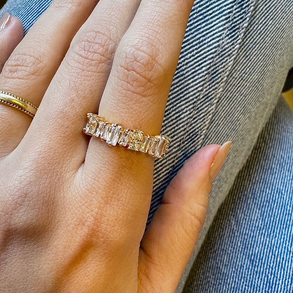 ANEL ZIRCÔNIA IRREGULAR BANHO OURO 18K