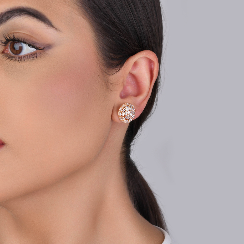 BRINCO REDONDO COM ZIRCÔNIAS BAGUETE BANHO OURO