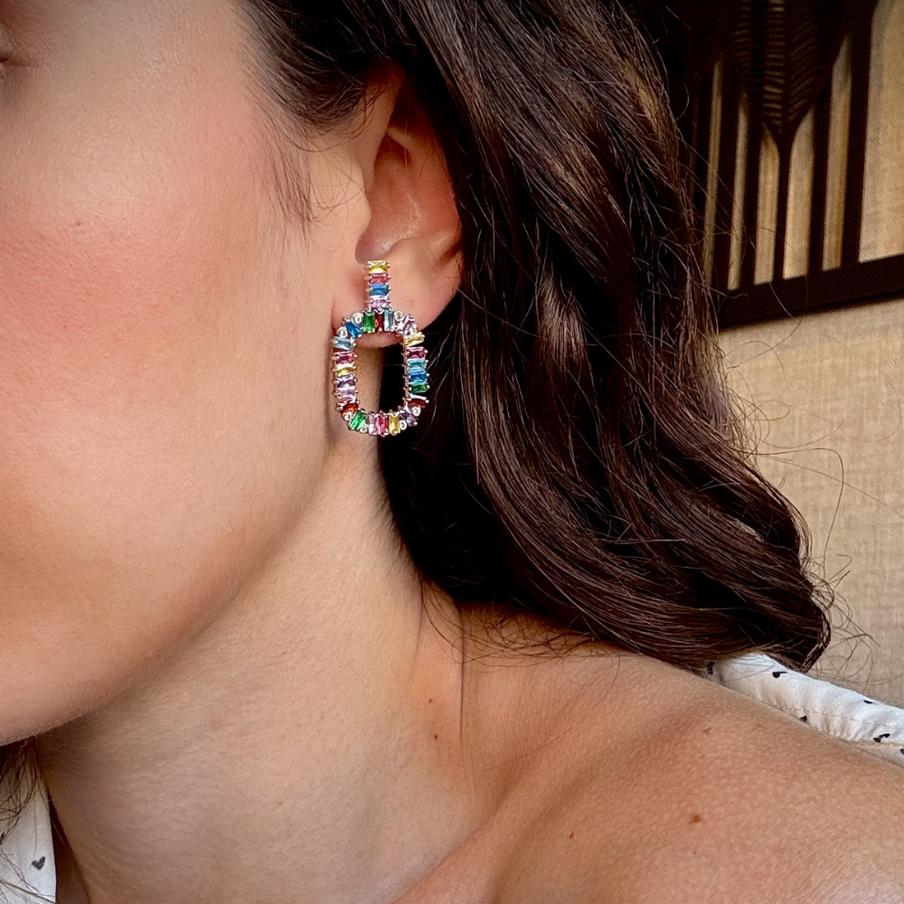 BRINCO OVAL COLORIDO BANHO RÓDIO OU OURO 18K