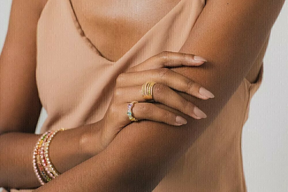 ANEL ZIRCÔNIA IRREGULAR BANHO OURO 18K