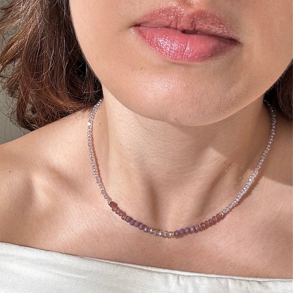 COLAR CRISTAIS DEGRADÊ BANHO OURO 18K