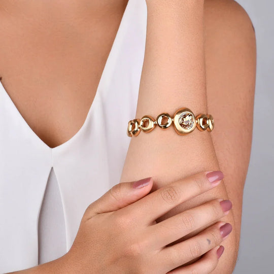 Detalhe da zircônia central champagne da Pulseira Robusta banho ouro 18k