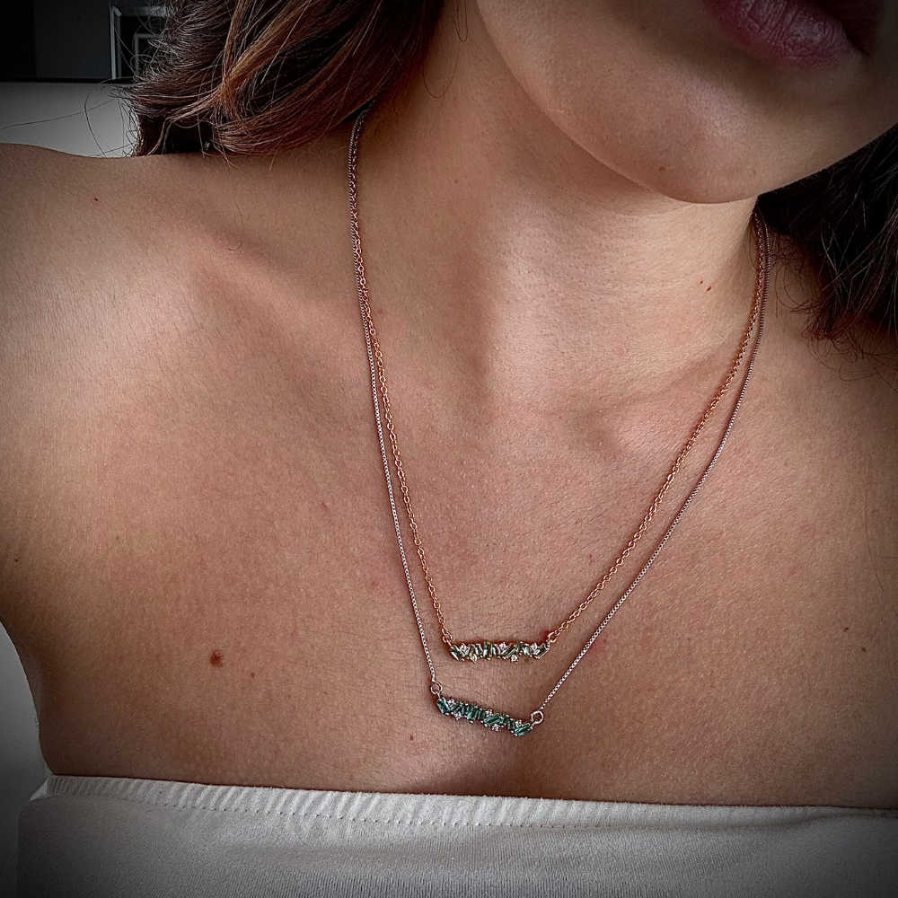 COLAR IRREGULAR BANHO RÓDIO BRANCO E OURO 18K