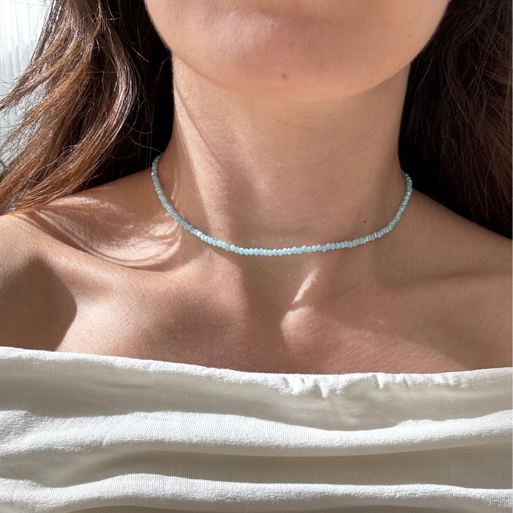 COLAR CRISTAIS AZUL BANHO OURO 18K