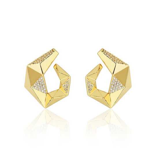 Par de Brincos Circulares Zircônias banho ouro 18k, mostrando a cravação completa das pedras