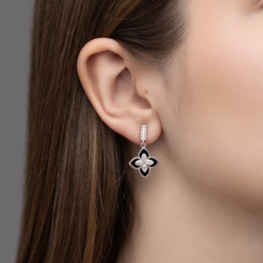 BRINCO TREVO ZIRCÔNIA BANHO RÓDIO