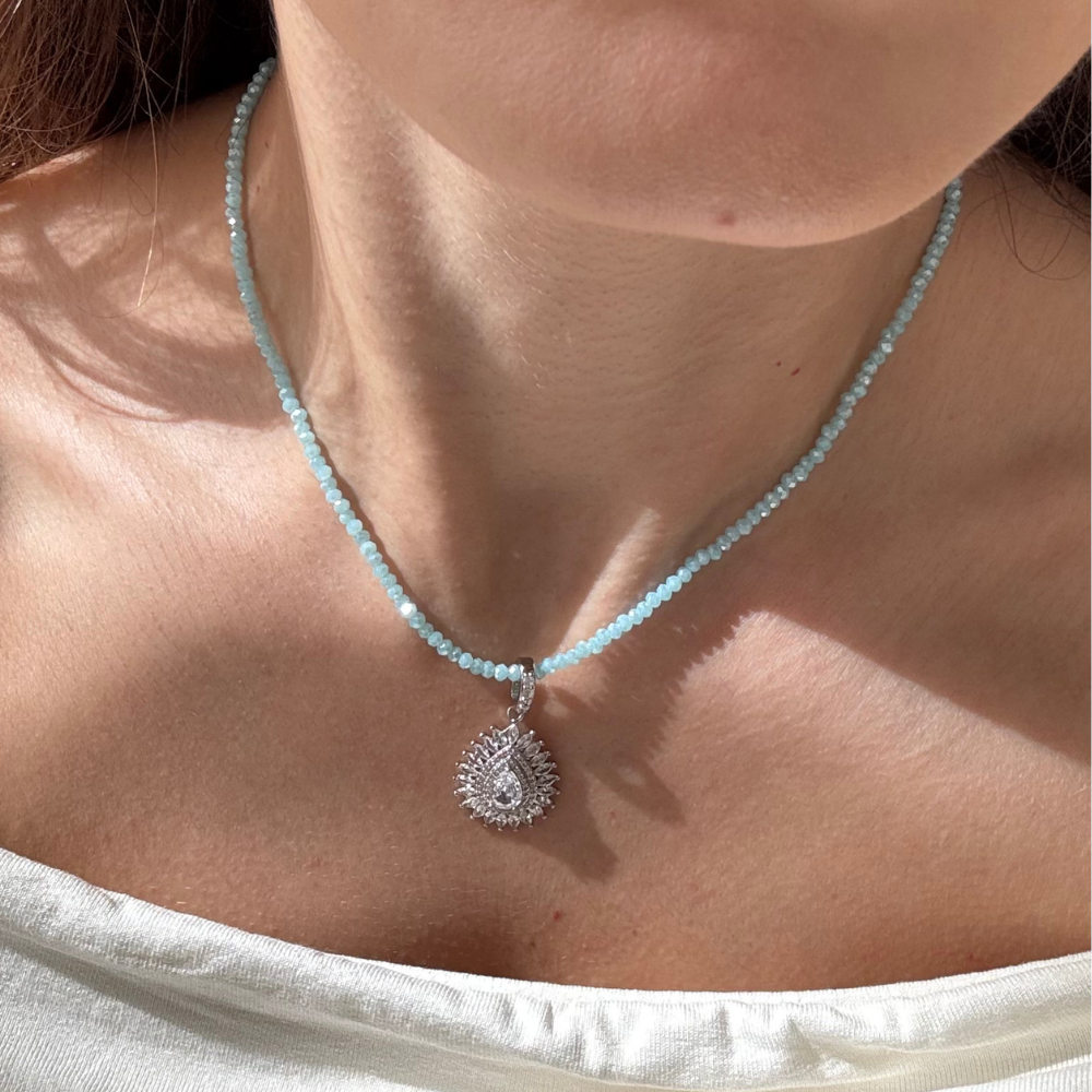 COLAR CRISTAIS AZUL BANHO OURO 18K