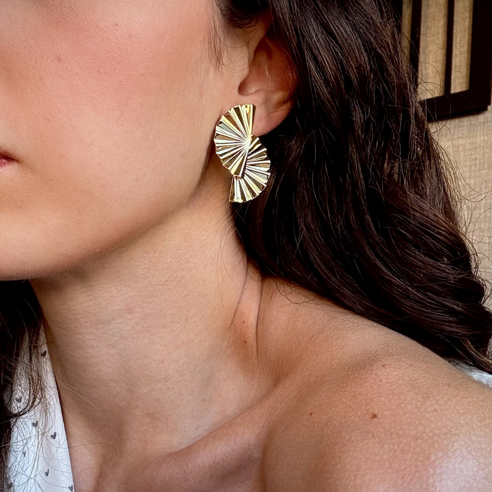 BRINCO LEQUE BANHO OURO 18K