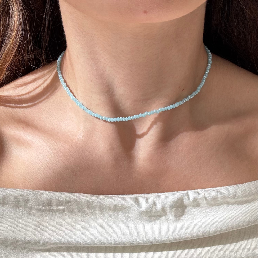 COLAR CRISTAIS AZUL BANHO OURO 18K
