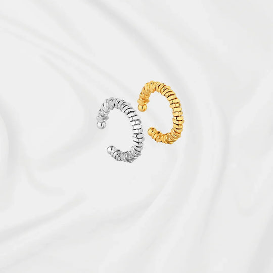 Piercing fake argolinhas nas versões banho ouro 18k e banho ródio branco lado a lado
