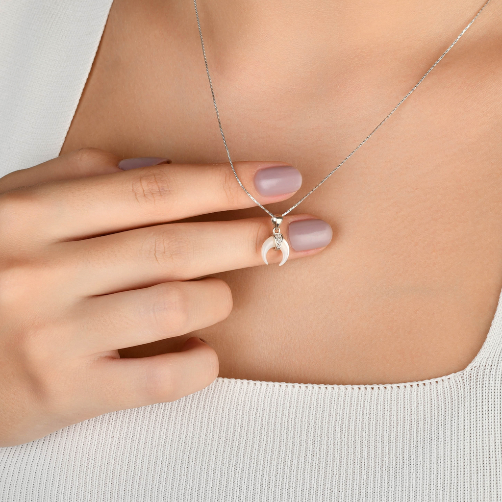 COLAR CHIFRE ITALIANO MADREPÉROLA BANHO RÓDIO