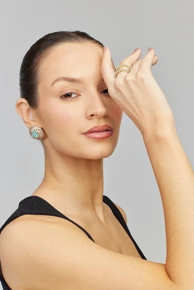 Brinco com opala e anel dourado, joias elegantes e sofisticadas para mulheres