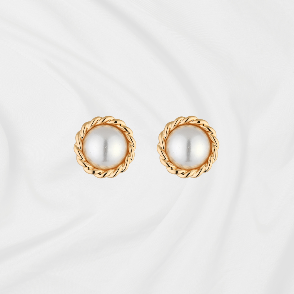 BRINCO CIRCULAR PÉROLA BANHO OURO