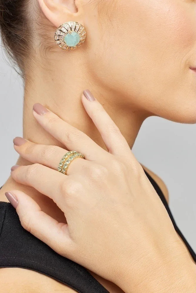 Brinco e anel com pedra azul e detalhes dourados, joias elegantes para mulheres