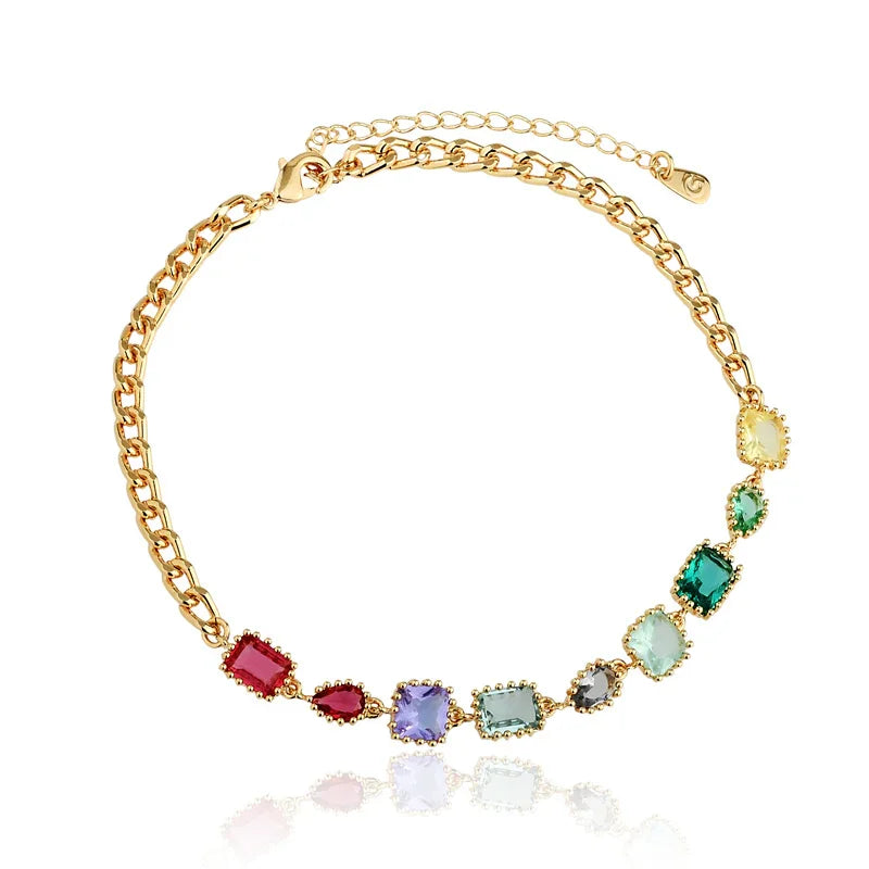 Bracelete dourado com pedras coloridas em formato de coração e quadrado, joia elegante e moderna