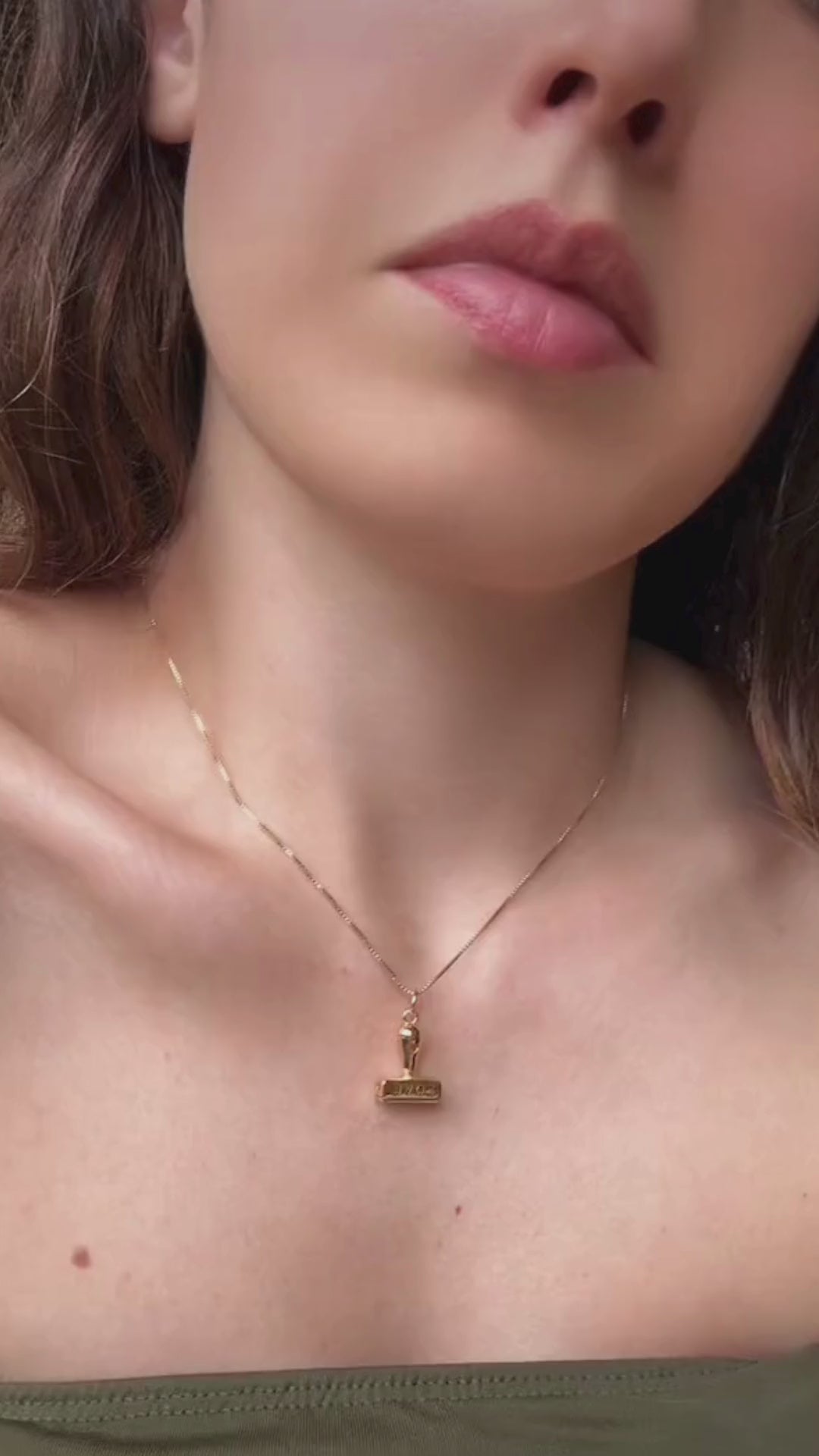Vídeo Colar Carimbo Love Banho Ouro 18k
