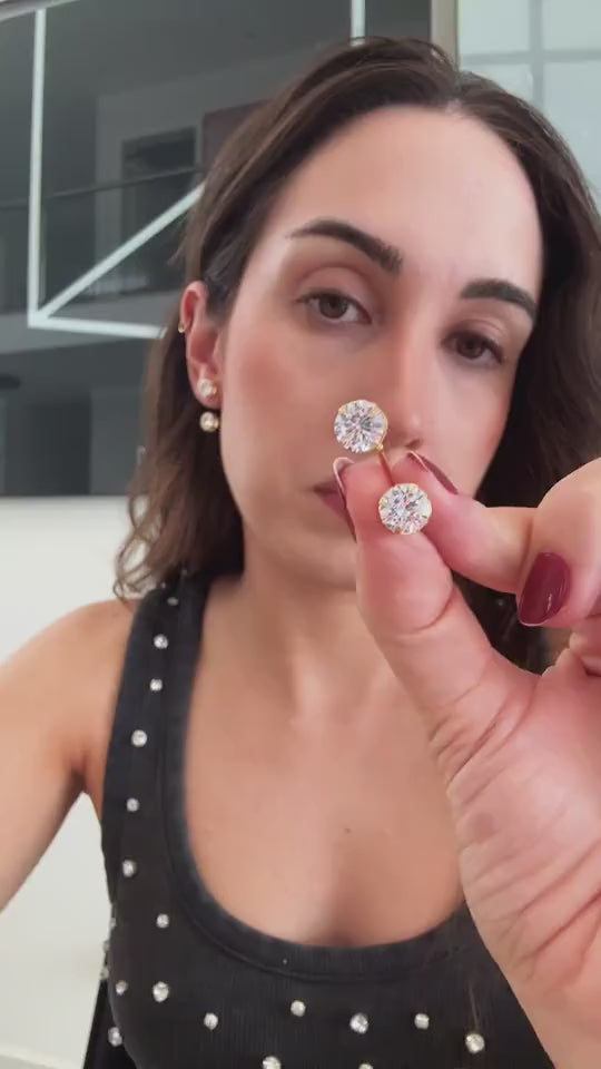 Brinco Bola Zircônia Banho Ouro 18k — peça em uso | Selet Joias