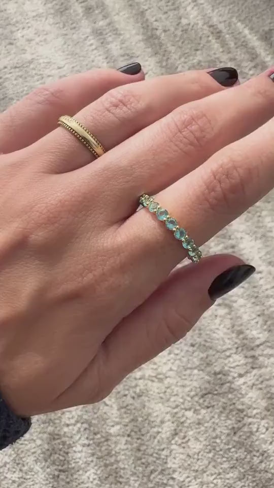 Anel Aparador Acqua Marinha Banho Ouro 18k — peça em uso | Selet Joias